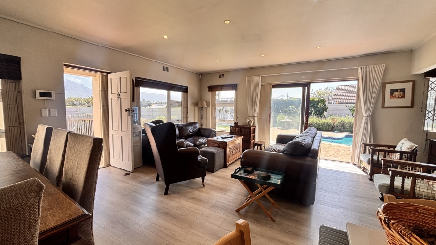 4 Bedroom Property for Sale in Kirstenhof Western Cape
